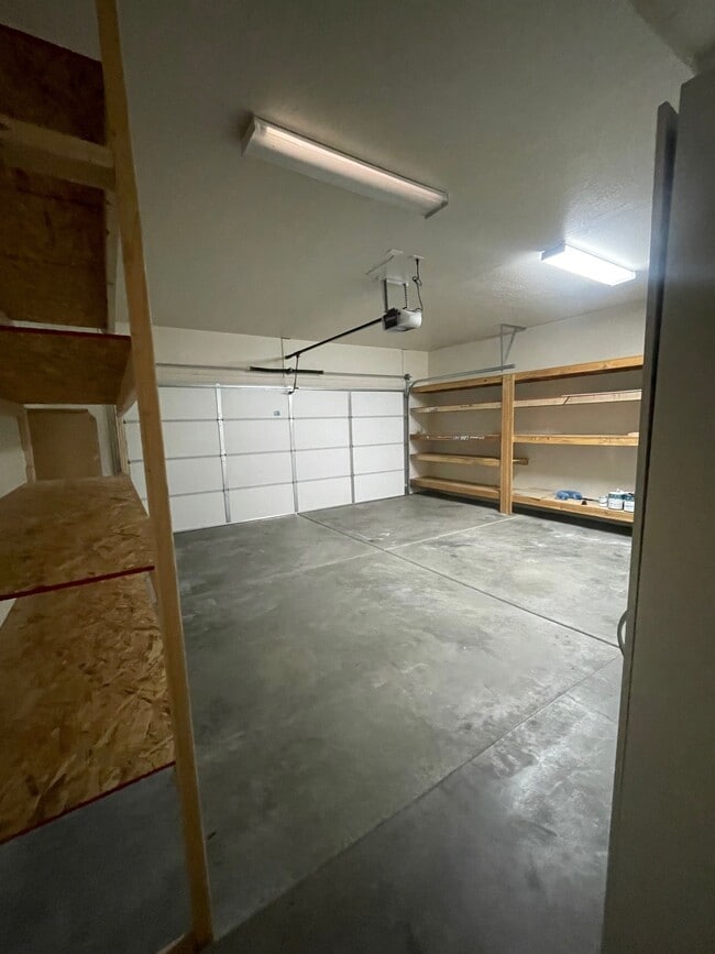 Building Photo - 1170 N Opal Dr