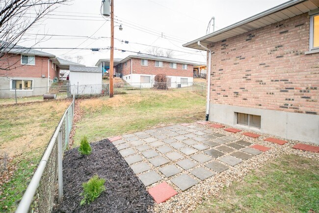 Building Photo - 10235 Jeffleigh Ln