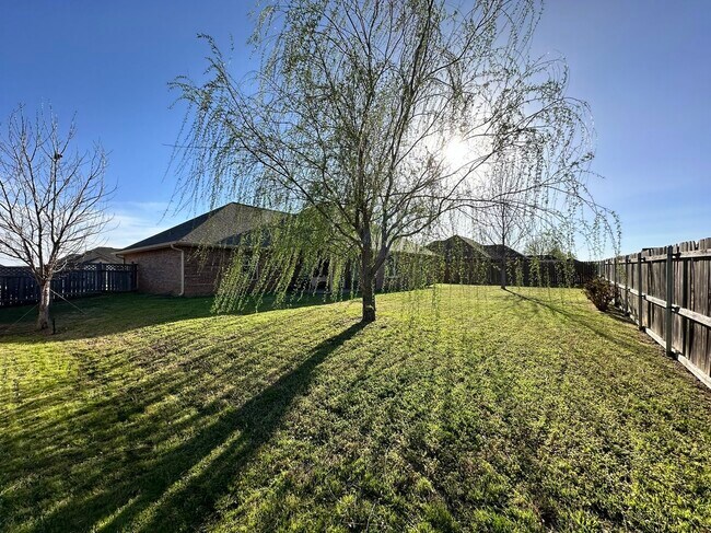 Building Photo - 1205 Alma Dr