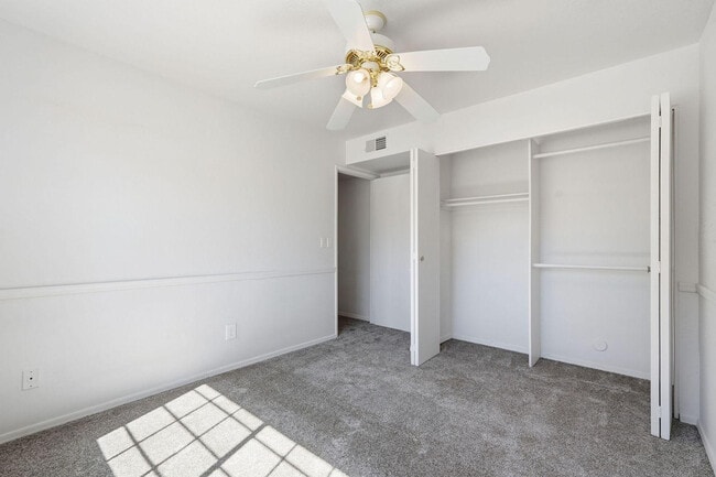 Building Photo - 2020 W Union Hills Dr