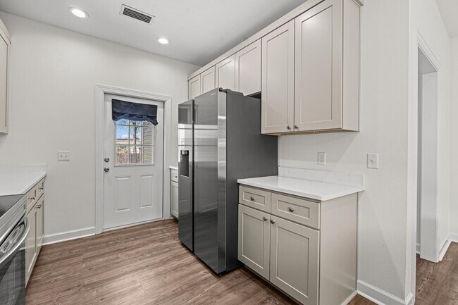 Building Photo - 2811 N Panama Ave