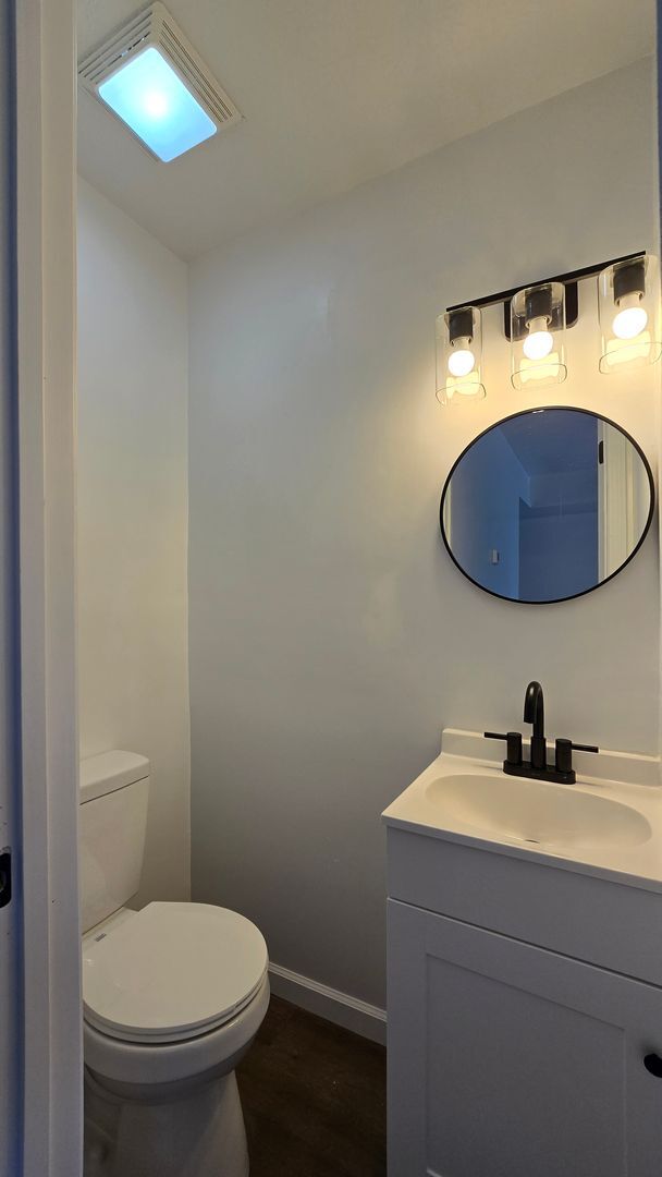 Building Photo - 2 bed/ 1.5 Bathroom Townhouse Church Hill,...