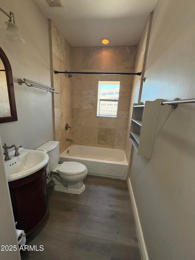 Building Photo - 545 E Willetta St