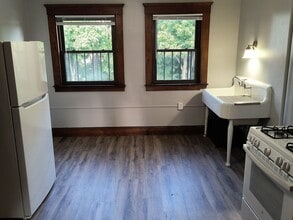 Building Photo - 250 N Main St