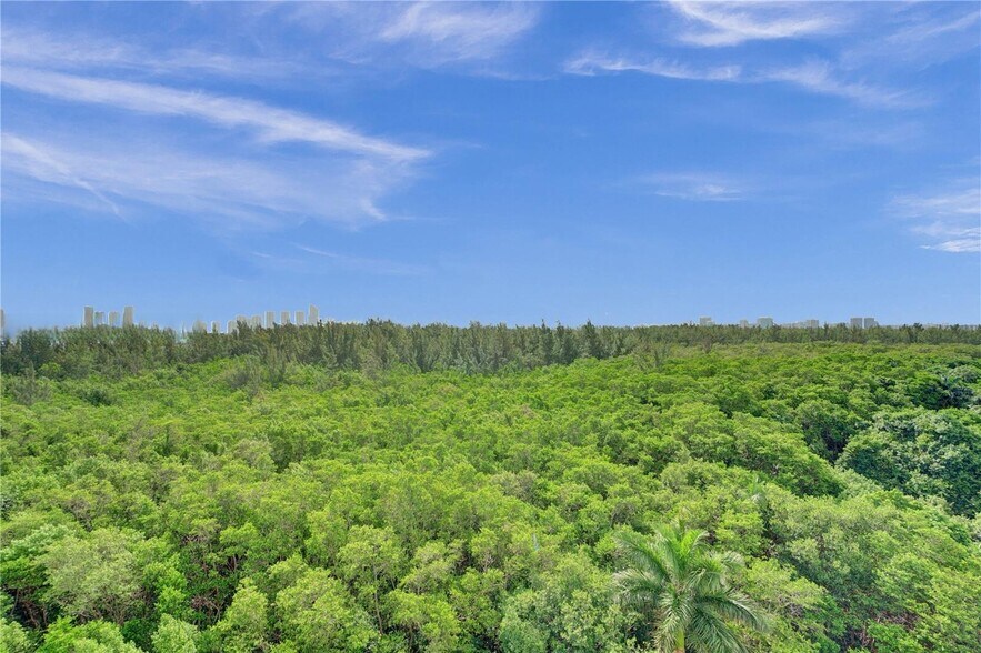 Building Photo - 14951 Royal Oaks Ln