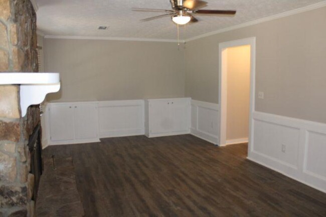 Building Photo - 257 Omega Dr