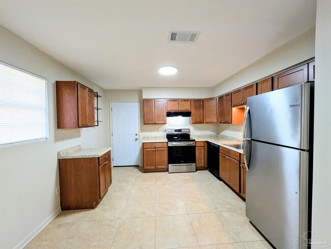 Building Photo - 23 Redwood Cir