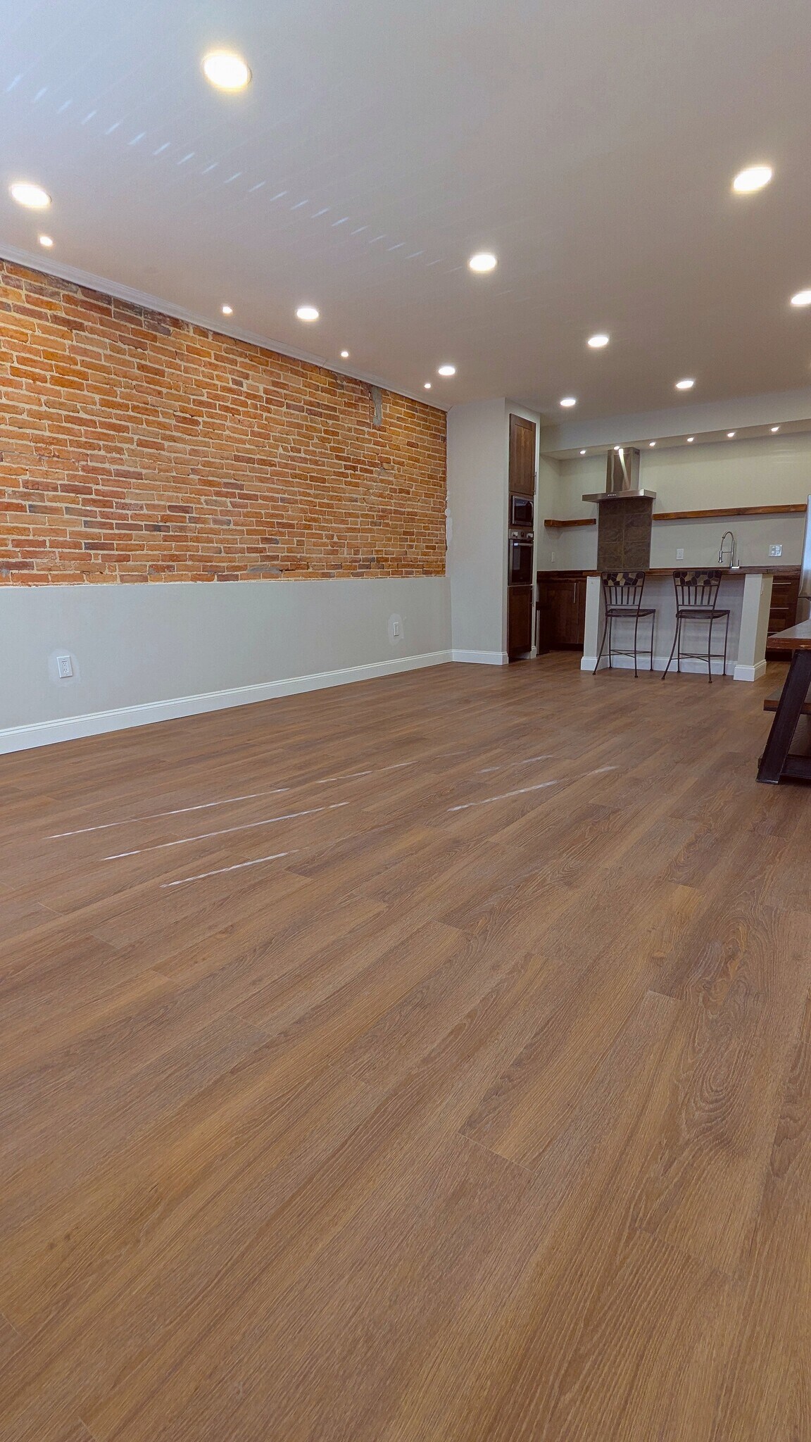 Building Photo - 628 Portland St