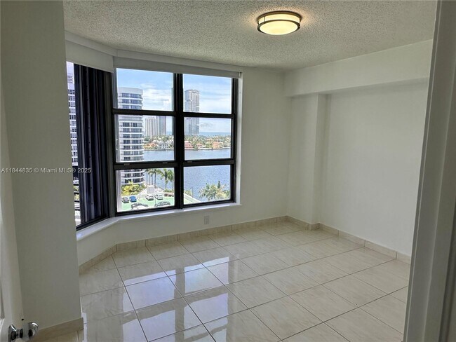 Building Photo - 3530 Mystic Pointe Dr