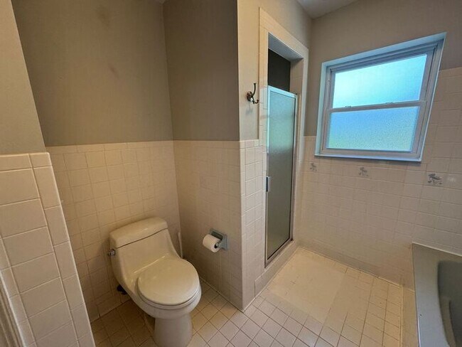 Building Photo - Pensacola - Inverness - 3 bedroom, 2 bathroom
