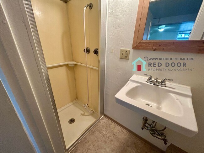 Building Photo - 1013 5th Ave N