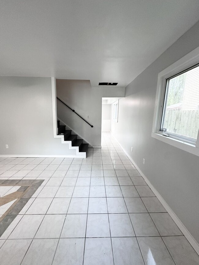 Building Photo - Renovated 4-bedroom, 2.5 bathroom in Virginia Beach