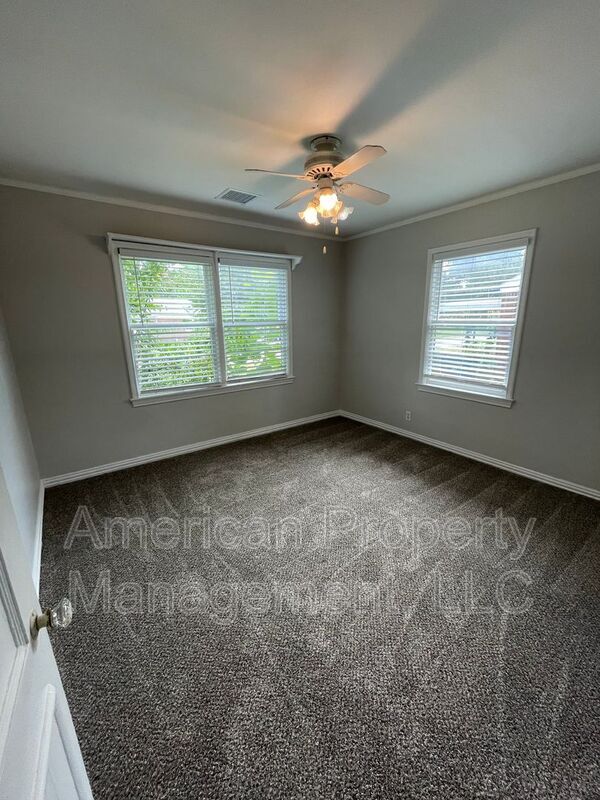 Building Photo - 718 N Gary Pl