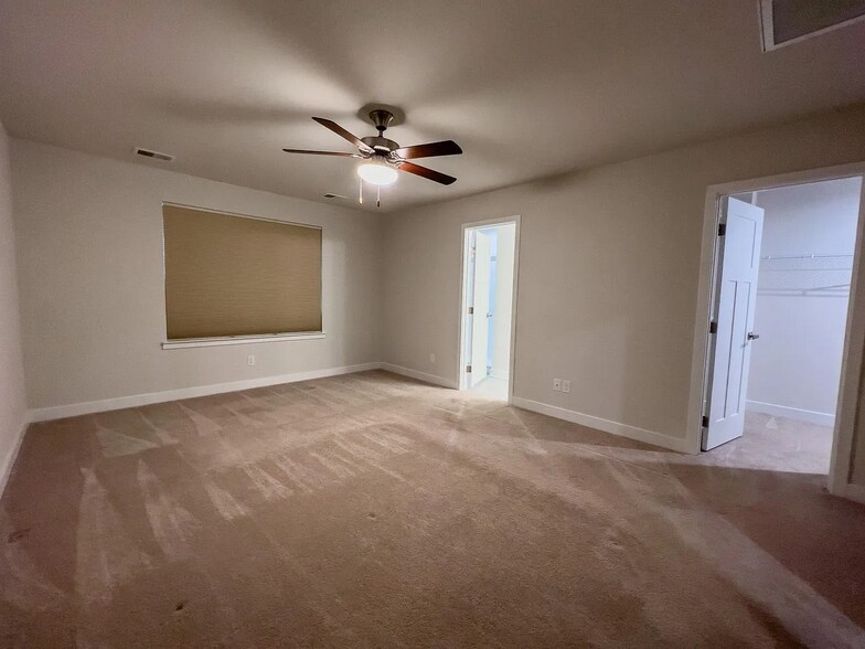 Building Photo - 307 Grand Palm Ln
