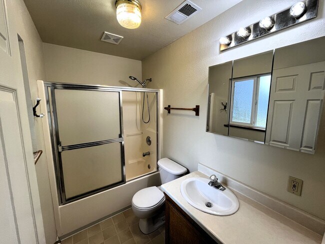 Building Photo - Pet-Friendly 3 Bed 2 Bath McKinleyville Home