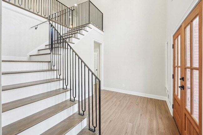 Building Photo - 1600 Spring Arbor Ct