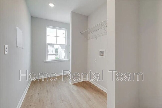 Building Photo - 113 Fenway St