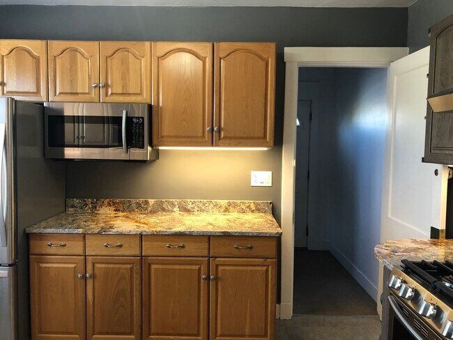 Building Photo - Beautifully Rehabbed Central Oakmont apart...