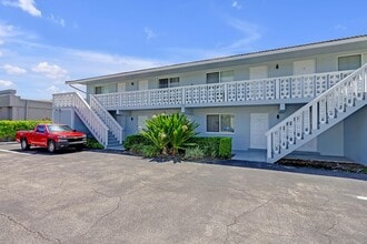 Building Photo - 560 NE 46th St