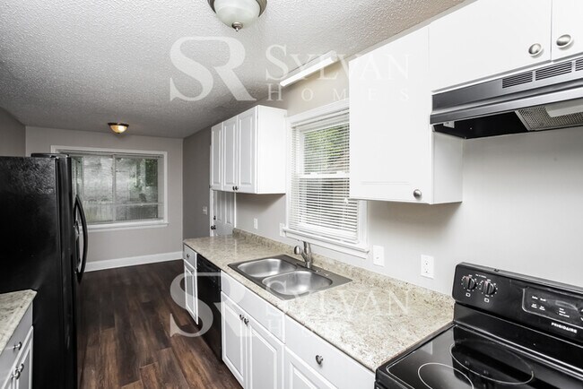 Building Photo - Carve Out a Great Life Here!