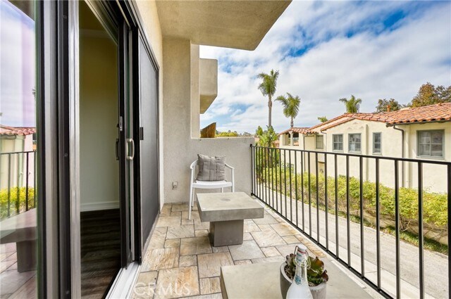 Building Photo - 2357 Palos Verdes Dr W