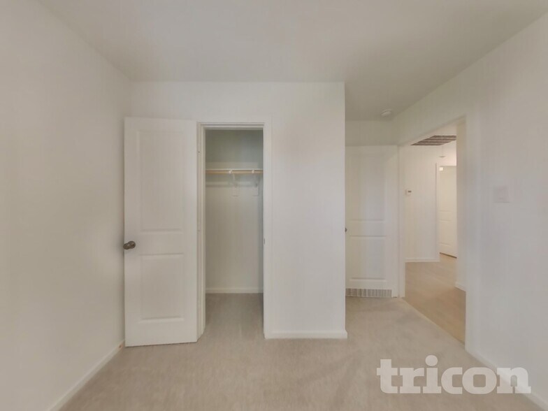 Building Photo - 3009 fantasy Terrace Dr