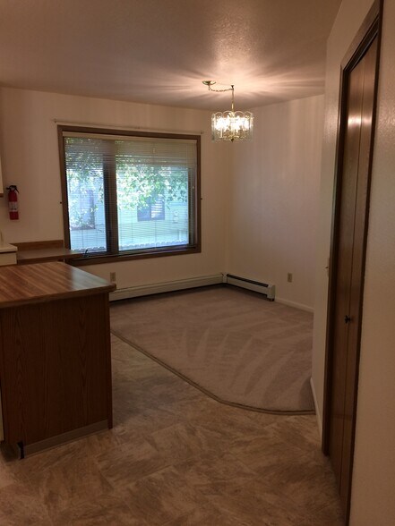 Building Photo - 700 W 47th Ave