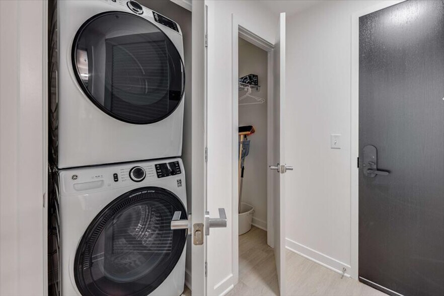 Building Photo - 1051 First St NE