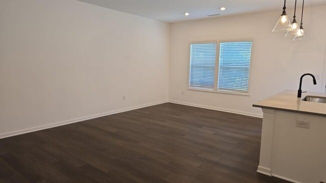 Building Photo - 3315 Oak Pass Dr