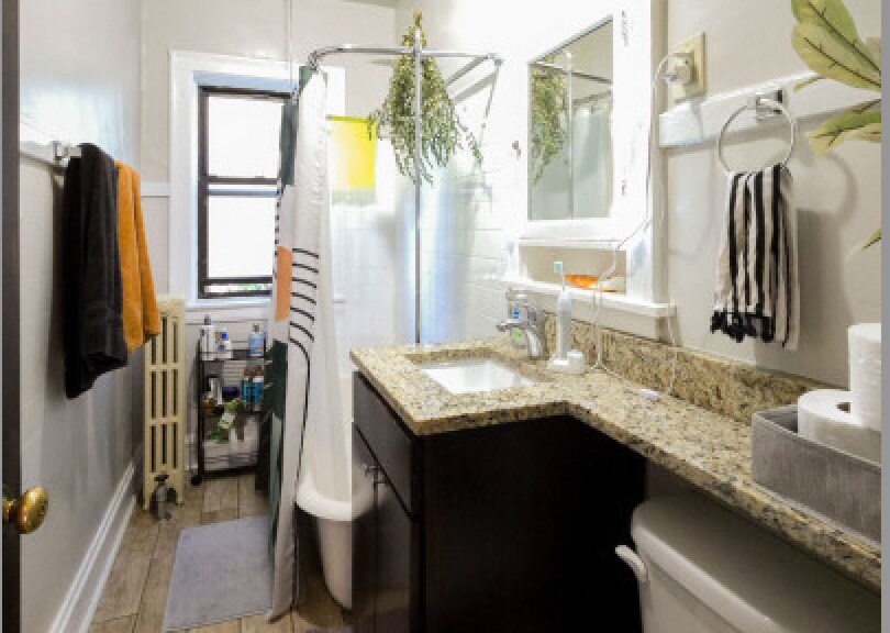 Building Photo - 5076 N Wolcott Ave