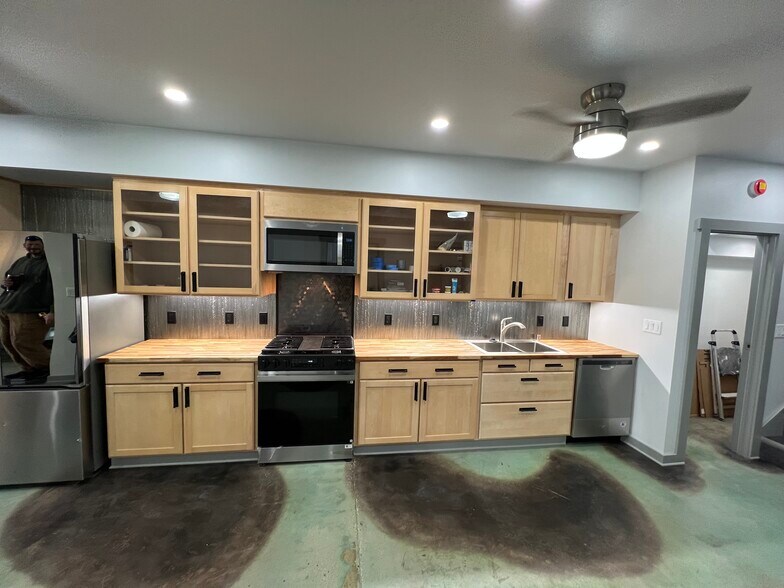 Building Photo - 3136 Hermina St