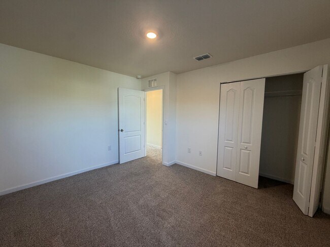 Building Photo - 3/2.5 Townhome in Bridgewater Community