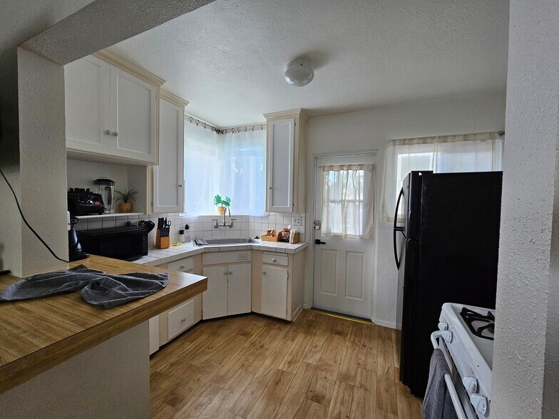 Building Photo - 3501 Ocean Front Walk