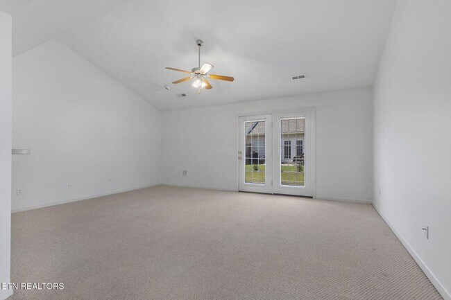 Building Photo - Beautiful End-Unit Condo – Move-In Ready!
