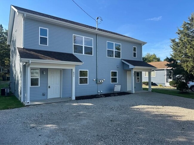 Primary Photo - Twin Lakes Duplex