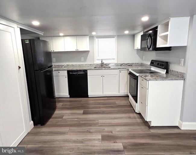 Building Photo - 215 Cowpath Rd