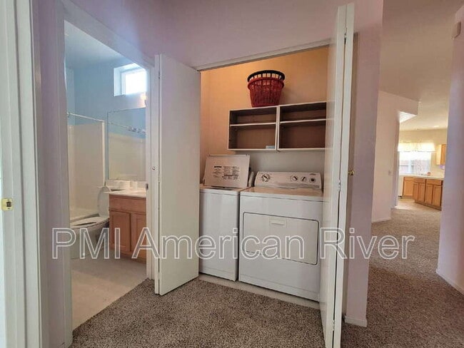 Building Photo - 8440 Zinnia Way