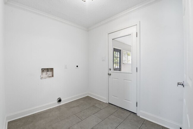 Building Photo - Beautifully Updated 4-Bedroom Home in a Prime Houston Location