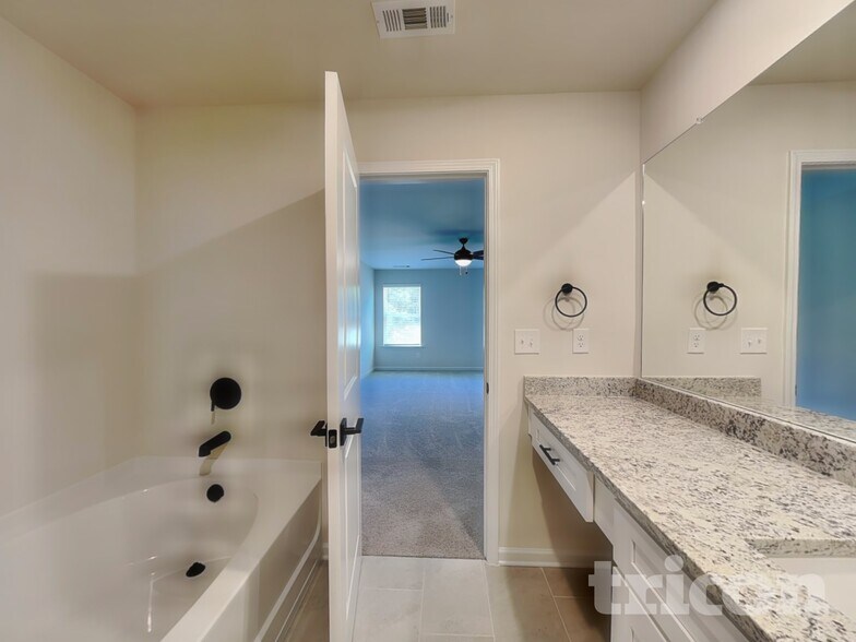 Building Photo - 3725 Saddle Bag Ct