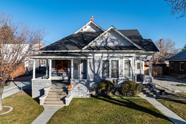 Building Photo - 331 Roberts St