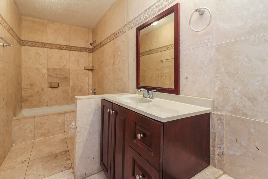 Building Photo - 3153 Pine Valley Dr
