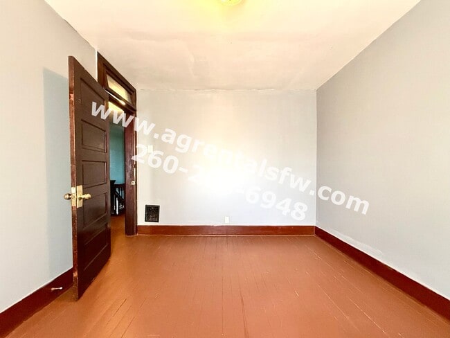 Building Photo - 116 E Pontiac St