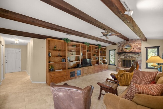 Building Photo - Comfort, Style & Space – 3 Bedroom Home in...