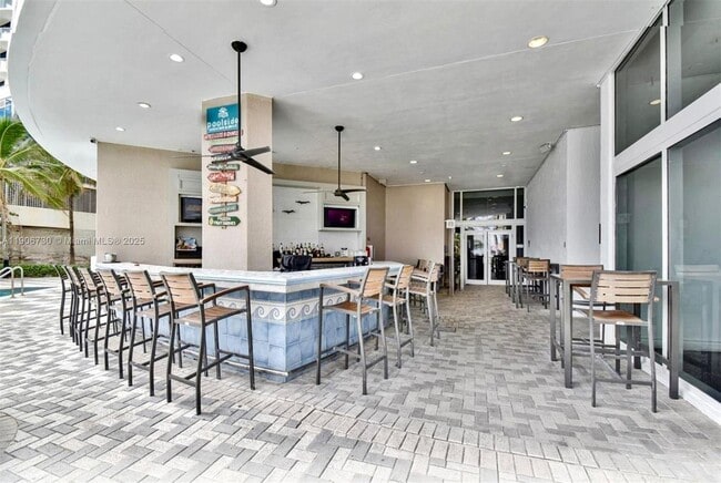 Building Photo - 17375 Collins Ave