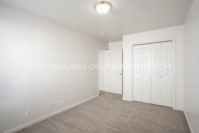 Building Photo - 1381 E 1370 S