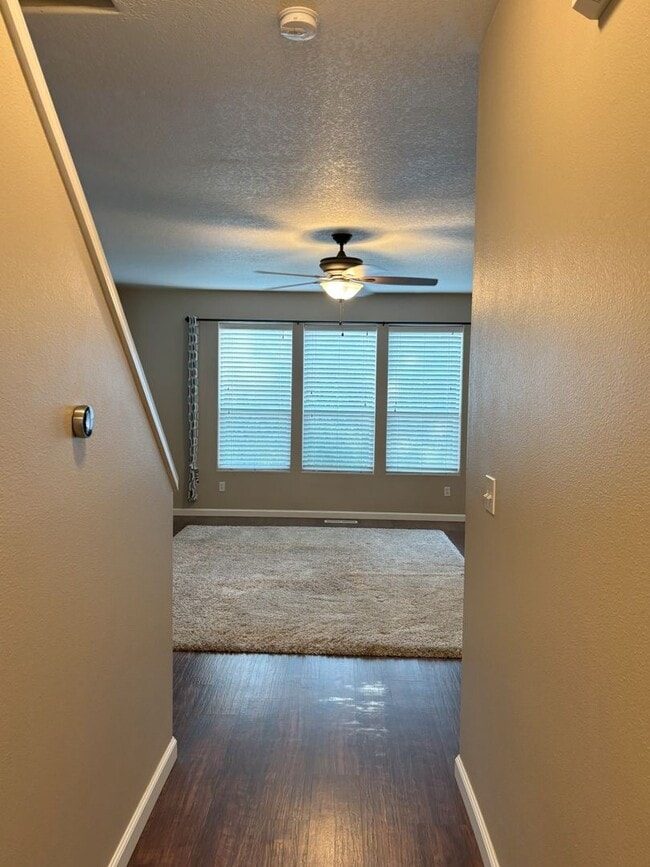 Building Photo - Beautiful 2 Story home in the Desirable Oa...