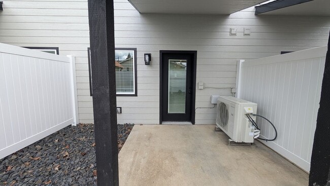 Building Photo - 3 Bedroom 2 1/2 bathroom Hayden Townhome!
