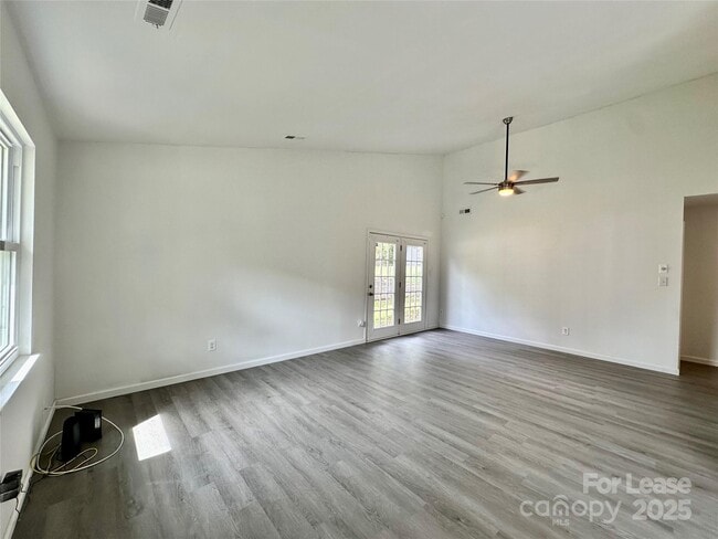 Building Photo - 5415 Amado St