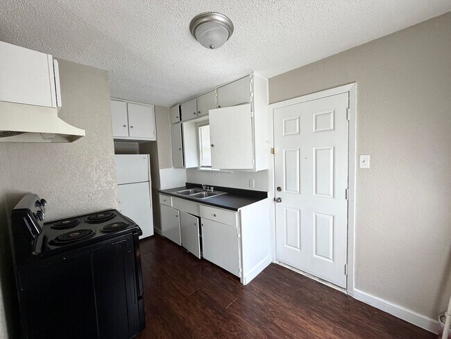 Building Photo - 6403 Hollis Ave