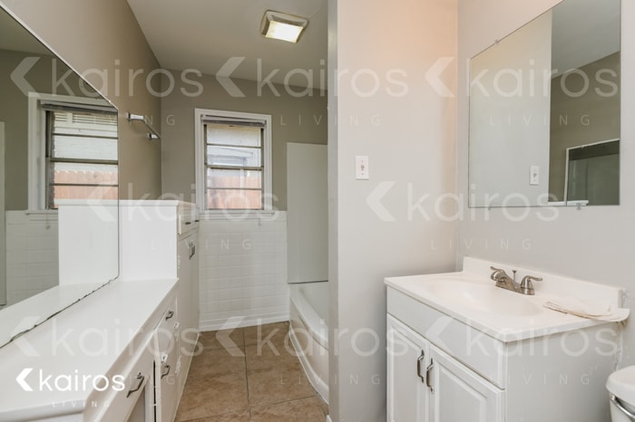 Building Photo - 2106 Skylark Dr